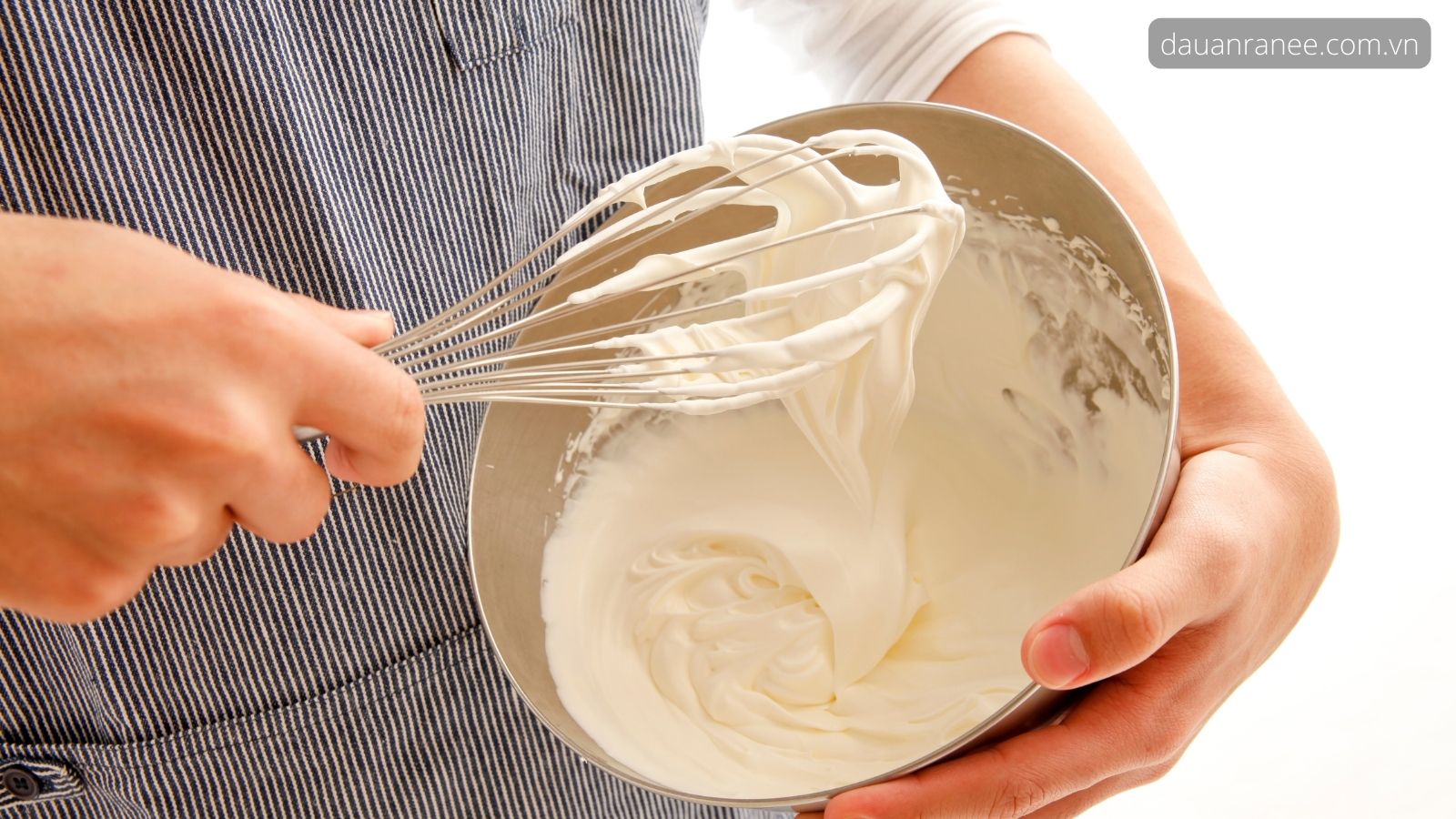 Cách làm Whipping cream không dùng máy