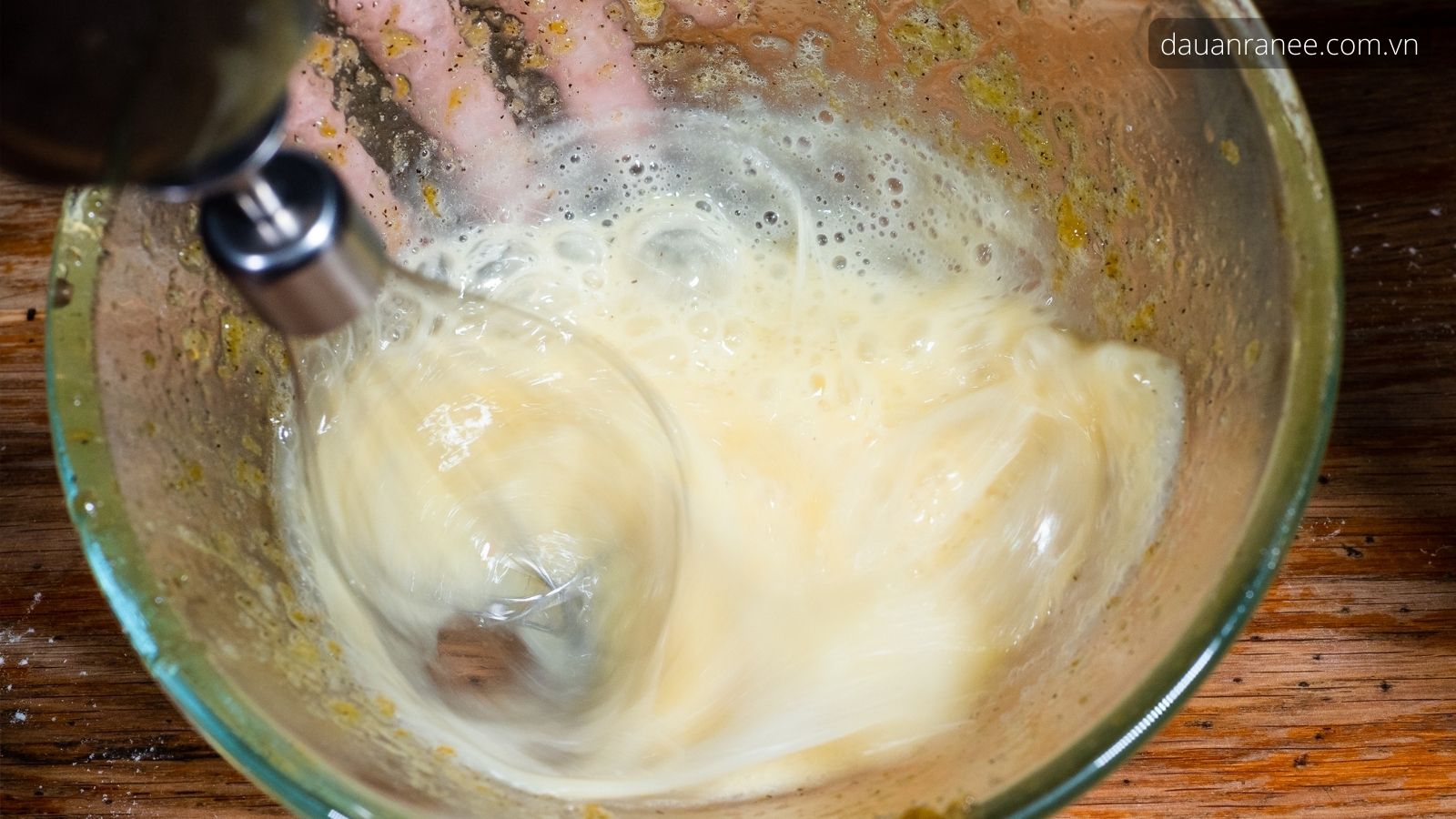 Hướng dẫn cách làm whipping cream từ trứng