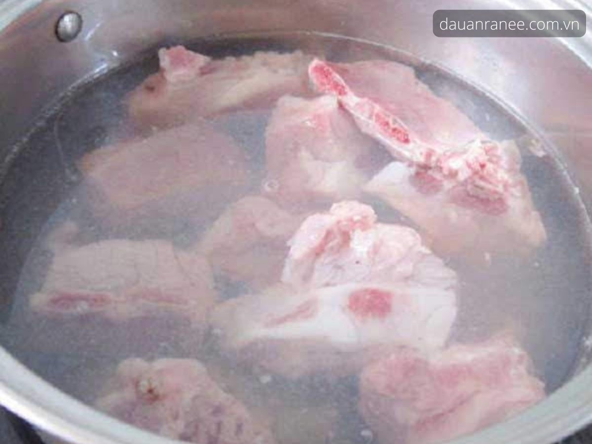 Nấu nước dùng ngon cách làm riêu tôm thịt trong và ngọt