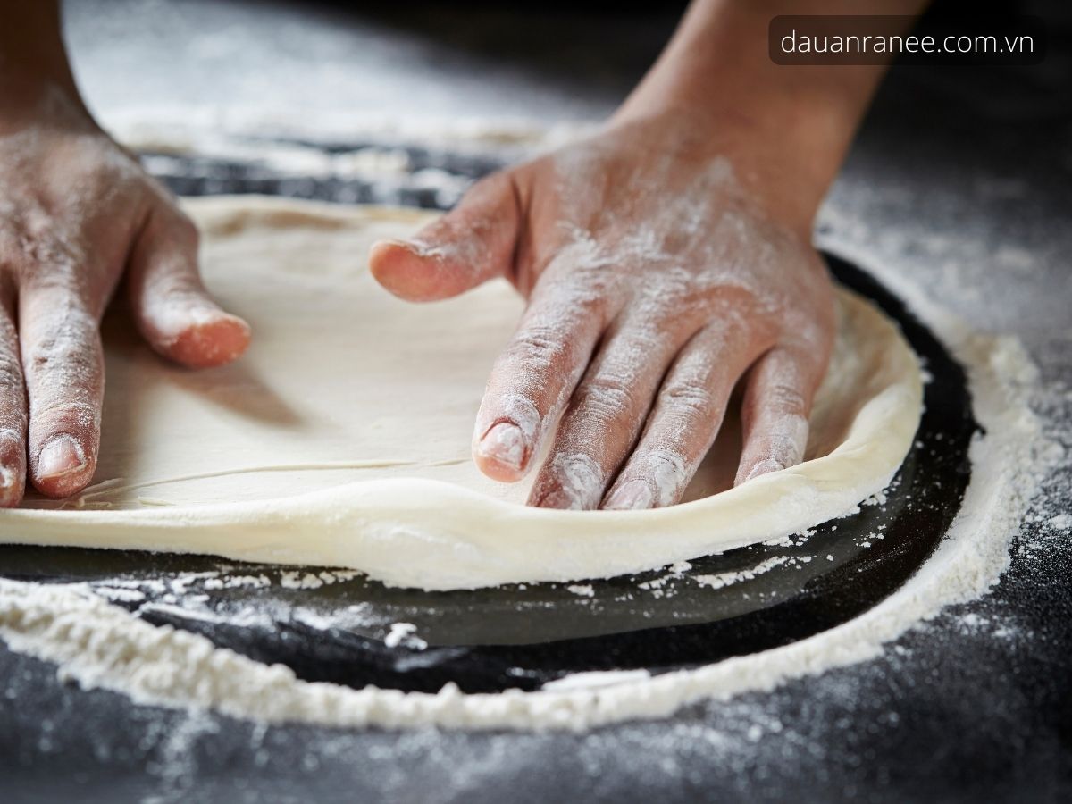 Cách làm bánh pizza tại nhà bằng chảo chống dính