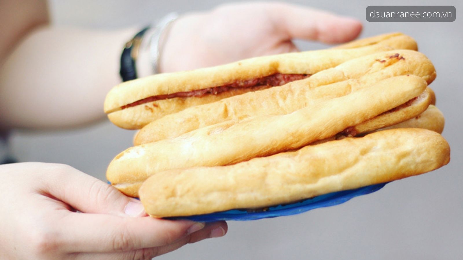 Bánh mỳ cay Hải Phòng - Món ăn vặt đường phố Hải Phòng