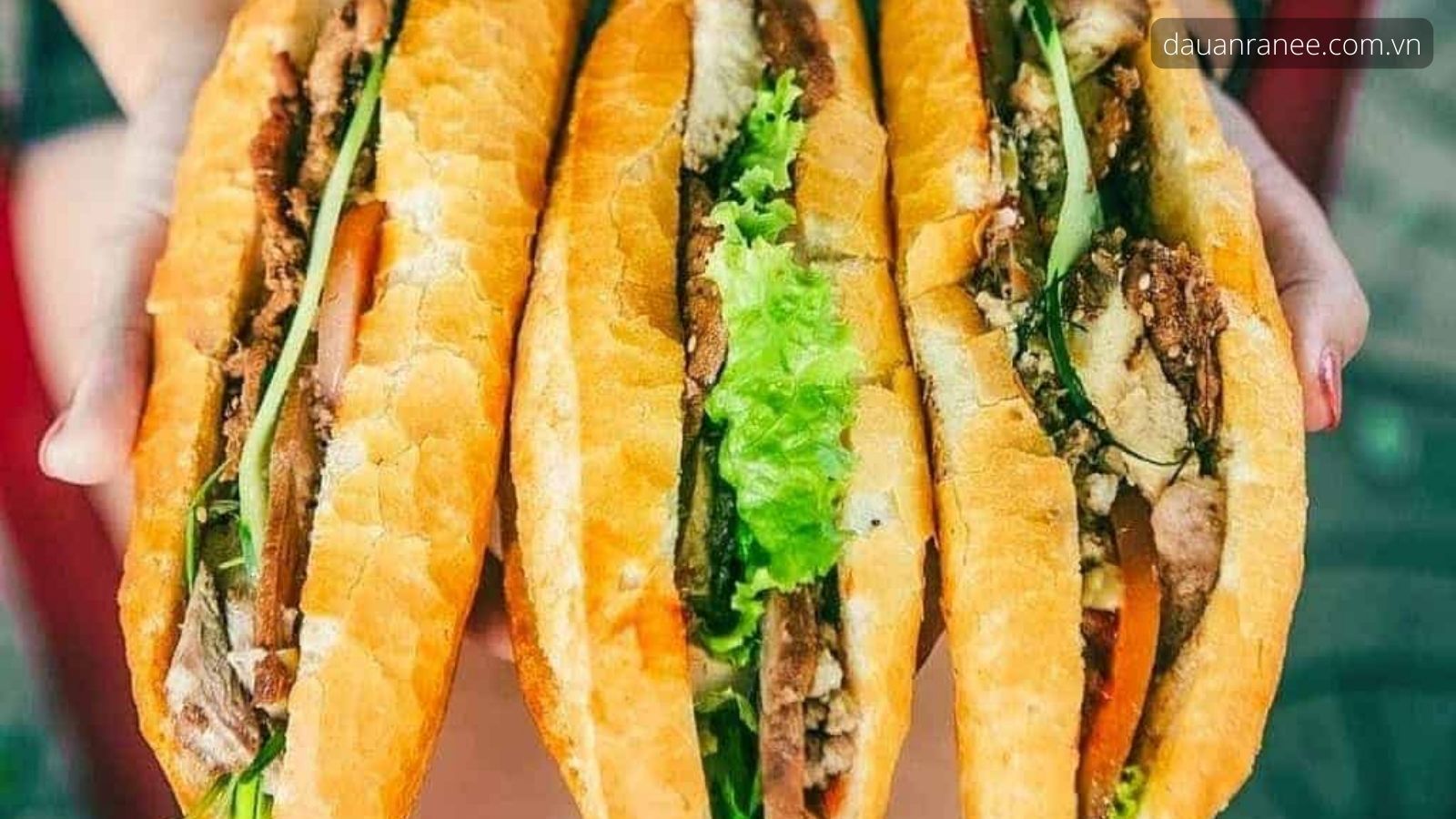 Đặc sản Nam Định – Bánh mì chân cầu