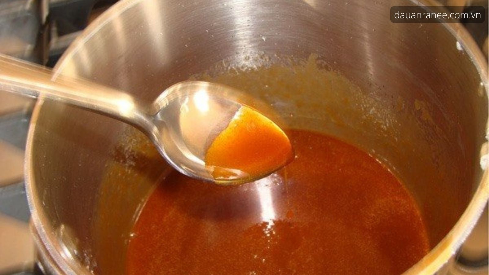 Nấu nước đường caramen