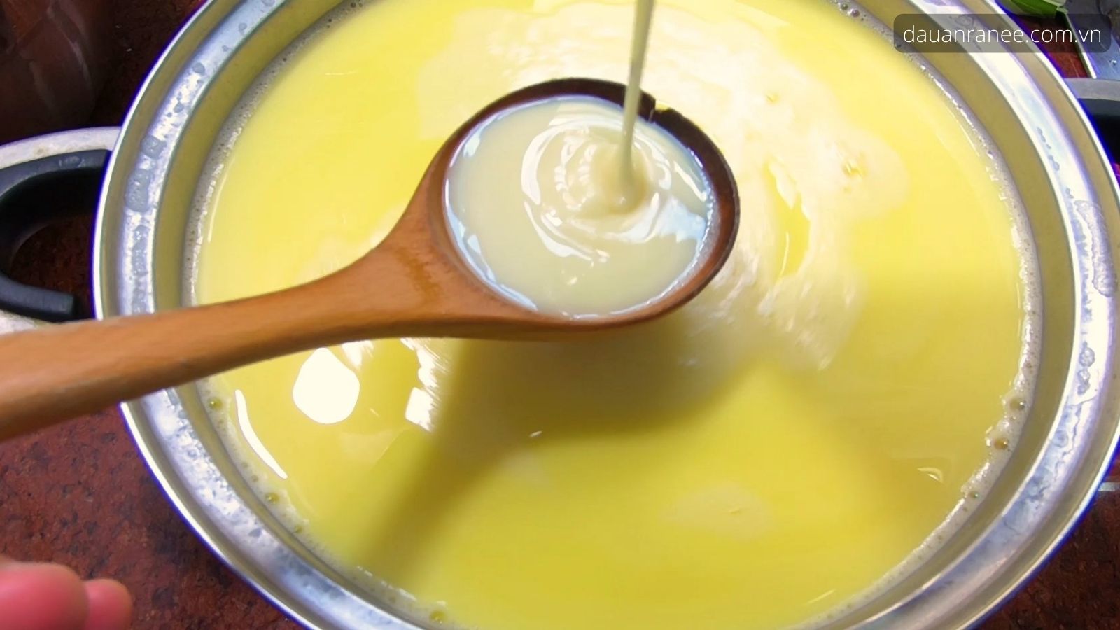 Cách làm sữa bắp bí đỏ - Nấu sữa bắp