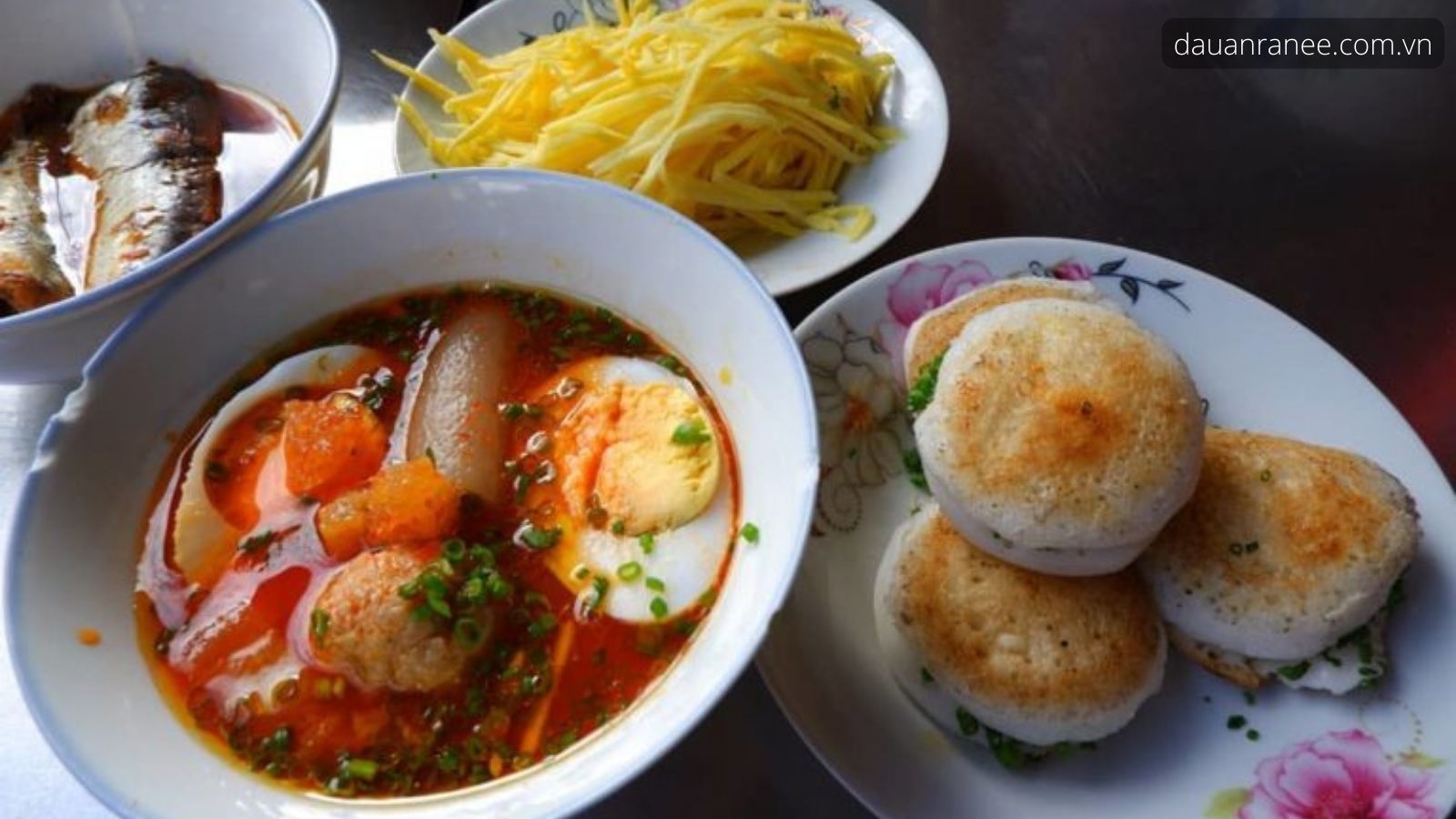 Bánh căn - Đặc sản Bình Thuận