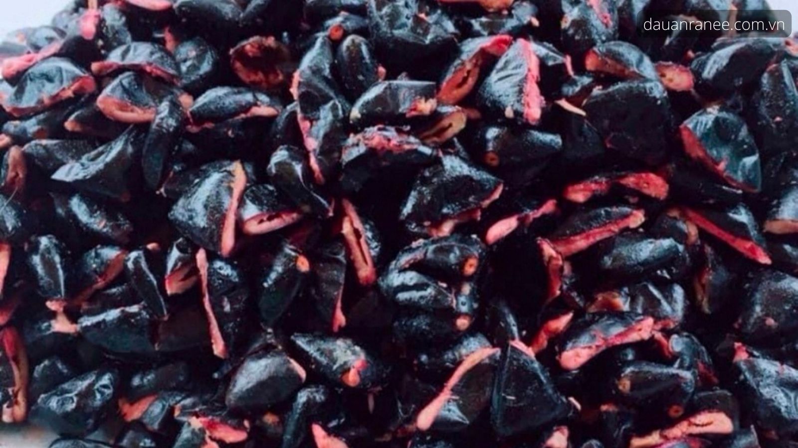 Trám đen là món ăn, món quà ngon thơm đặc biệt - Thưởng thức những món ăn đặc sản ngon