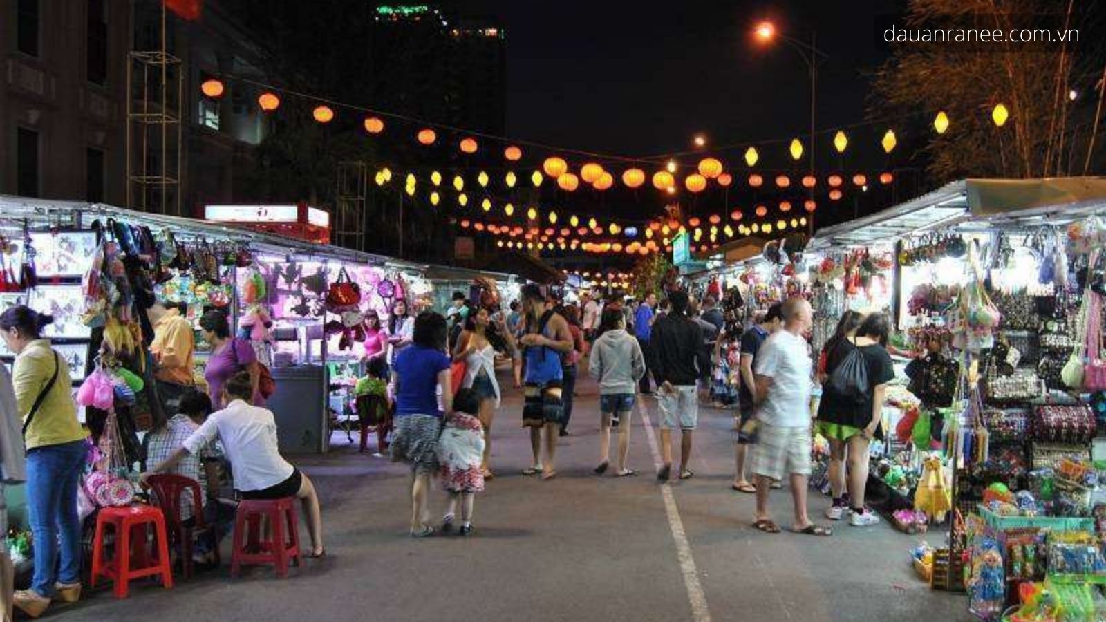Mua đặc sản Nha Trang làm quà tại chợ đêm Nha Trang nổi tiếng
